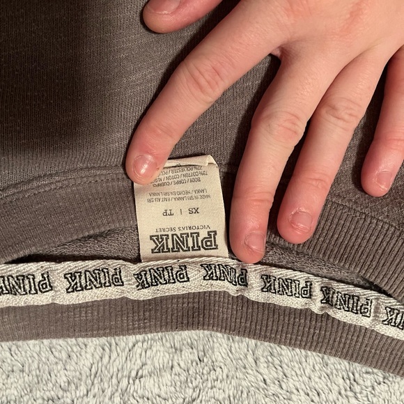 PINK Grey Crew Neck - Picture 3 of 3